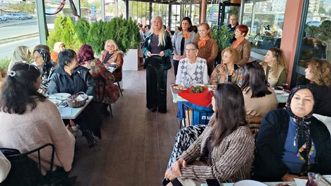 Tarsus'ta Aktif Yaş Alanlar 'hoş Geldin Yeni Yıl Kahvaltısı'nda Buluştu