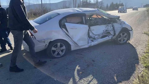 Bilecik'te Otomobil-Traktör Kazası