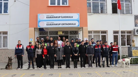 Mersin'de Jandarmadan Öğrencilere Tanıtım Faaliyeti
