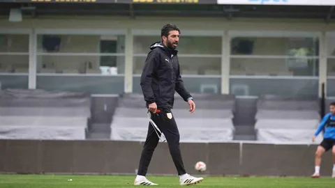 Burhan Eşer: "Zor Mücadele Olacak, Güçlü Oyunculara Sahibiz"