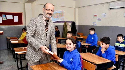 Silifke'de Manevi Destek: Öğrencilere Kur’an Hediyesi