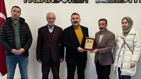 Emeklilere Destek İçin Teşekkür Plaketi