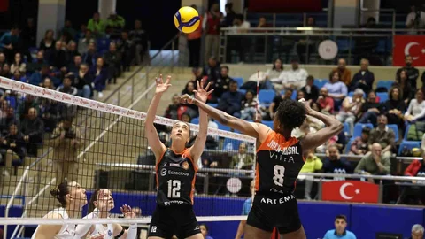 Eczacıbaşı Dynavit Aydın'ı Set Vermeden Geçti