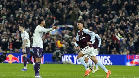 Aston Villa, Manchester United'ı Yendi