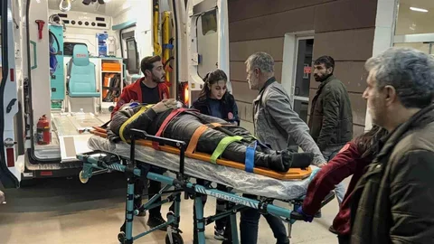 İki Otomobil Çarpıştı: 2 Yaralı Adıyaman'da