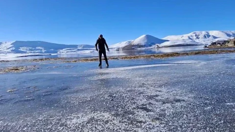 Taşlıçay Balık Gölü Buz Tutmaya Başladı