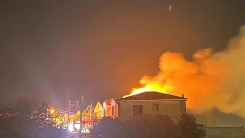 Çeşme'de Villa Yangını Kontrol Altına Alındı