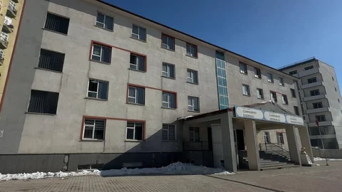 Yüksekova'da Okul Pencereleri Güvenli Hale Getirildi