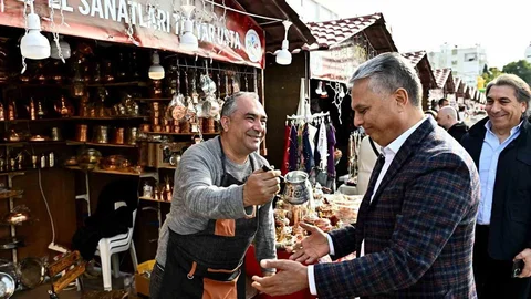 Muratpaşa'da Yeni Yıl Çarşısı Açıldı