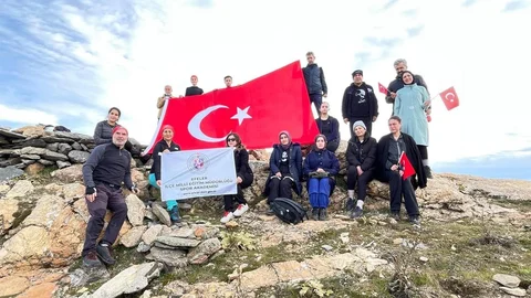 Şehitler İçin Zirveye Tırmanış Gerçekleşti