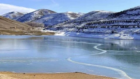 Gökçedere Göleti'nde Buz Tabakası Oluştu