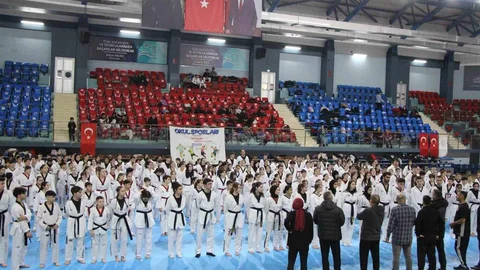 Düzce’de Taekwondo Siyah Kuşak Sınavı Yapıldı