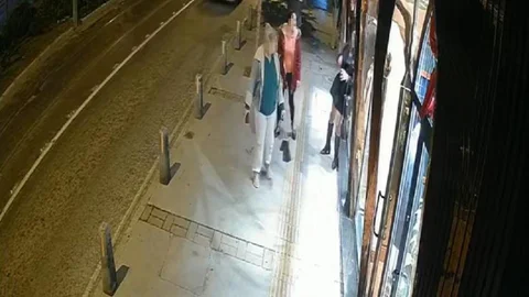 Alkollü Travestinin Vitrin Camı Olayı İzmir'de Yaşandı