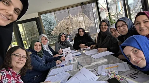 Veliler Kütahya'da Kitap Okuma Atölyesinde Toplandı