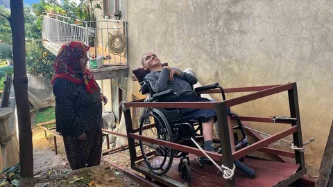 Alanya'da Engelli Oğluna Raylı Sistem Kuruldu
