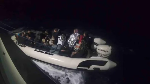 İzmir Açıklarında Düzensiz Göçmen Operasyonu