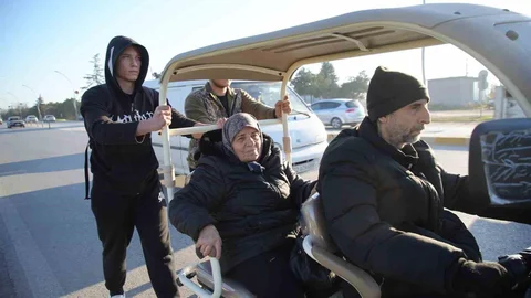 Edirne'de Gençlerden Engelliye Yardım