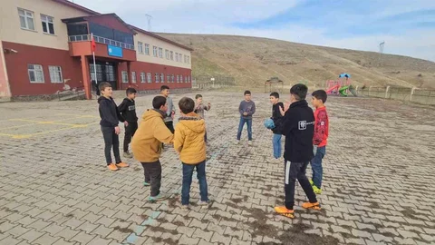 Muş’ta Geleneksel Oyunlar Devam Ediyor