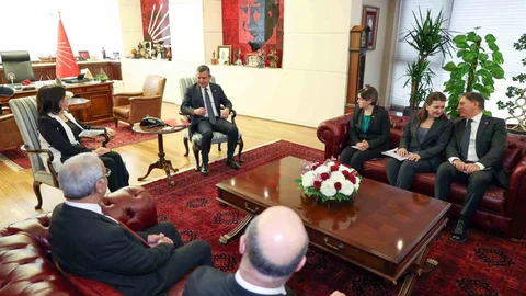DEM Parti'den CHP'ye Ziyaret Gerçekleşti