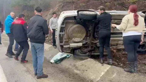 Bolu'da Takla Atan Araçta Yaralılar Var