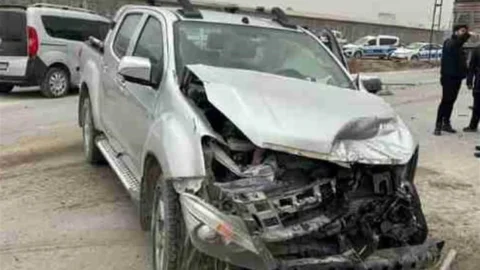 Karapınar'da Tır ve Kamyonet Çarpıştı