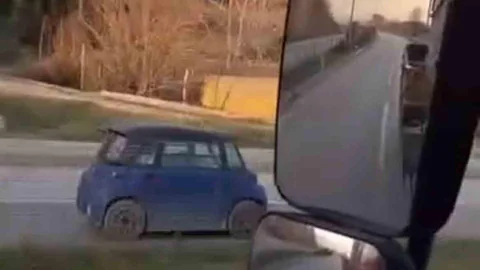 Ters yönde ilerleyen elektrikli araç görüntülendi