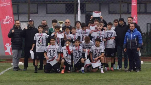 İsmetpaşa Ortaokulu Düzce'de Şampiyon Oldu