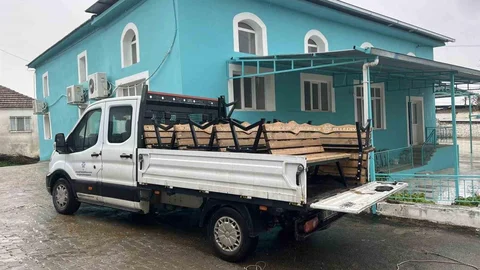 Aydın'da Mahalleye Banklar Yerleştirildi