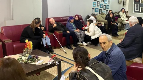 Üniversiteli Gençlerin Huzurevi Ziyareti Sakarya'da Gerçekleşti