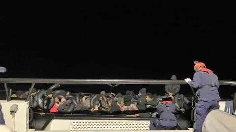 İzmir'de Göçmenlere Operasyon Düzenlendi