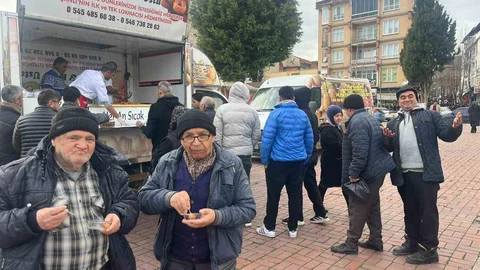 Tavşanlı'da Geleneksel Lokma Etkinliği Düzenlendi