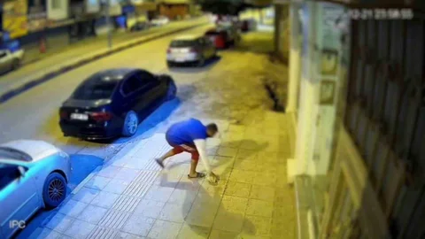 Alkollü Şahıs Araç ve İş Yerlerine Zarar Verdi