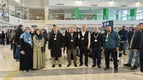 Hakkari'den 215 Umre Yolcusu Uğurlandı