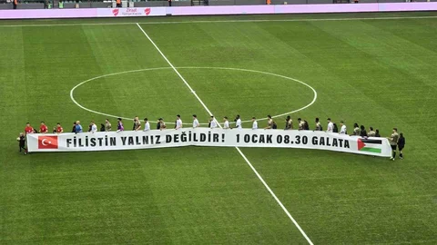 Kocaelispor-Erzurumspor Maçında Filistin Pankartı Açıldı