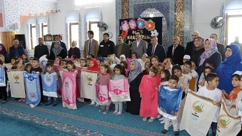 Köyceğiz’de Miniklere Seccade Dağıtıldı