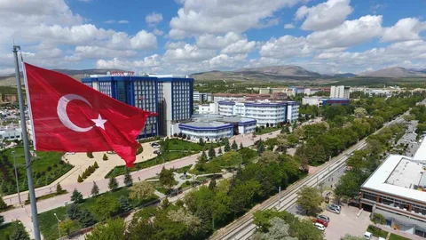 Selçuk Üniversitesi Türkiye'nin İlk 20'sinde Yer Alıyor