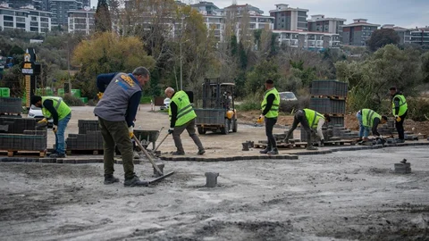 Kuşadası'nda Modern Yol Çalışmaları
