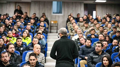 Hakkâri'de Polislere Farkındalık Eğitimi Verildi