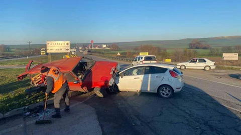 Lüleburgaz’da Trafik Kazası: İki Otomobil Çarpıştı