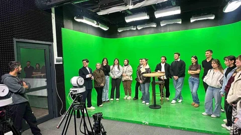 Öğrenciler Stüdyoda Eğitim Alıyor