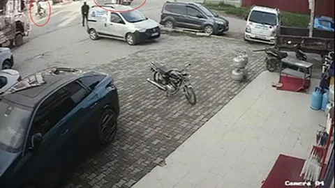 İzmir'de Genç Motosikletli Kaza Geçirdi