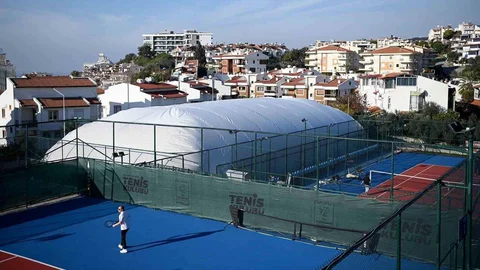 Kuşadası'nda Balon Kort Heyecanı