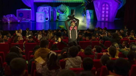 Bisküvi Adam, Mersin'de Minik Çocukları Eğlendirdi