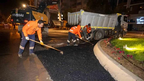 Mersin'de Asfalt Yenileme Çalışmaları Gece Yapılıyor