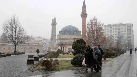 Sivas’ta Kartpostallık Kar Manzaraları Oluştu
