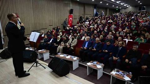 Malatya'da Türkü Gecesi Etkileyici Anlarla Gerçekleşti