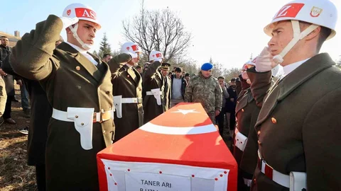 Hayatını Kaybeden Uzman Çavuş Bingöl'de Uğurlandı