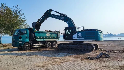 Kaçak Yapıların Yıkımı Adana'da Devam Ediyor