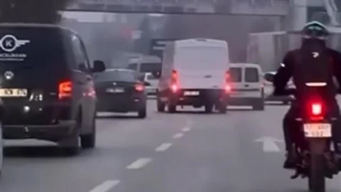 Konya'da Tehlikeli Minibüs Sürüşü