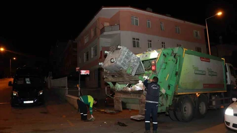 Keçiören'de Temizlik Çalışmaları Devam Ediyor